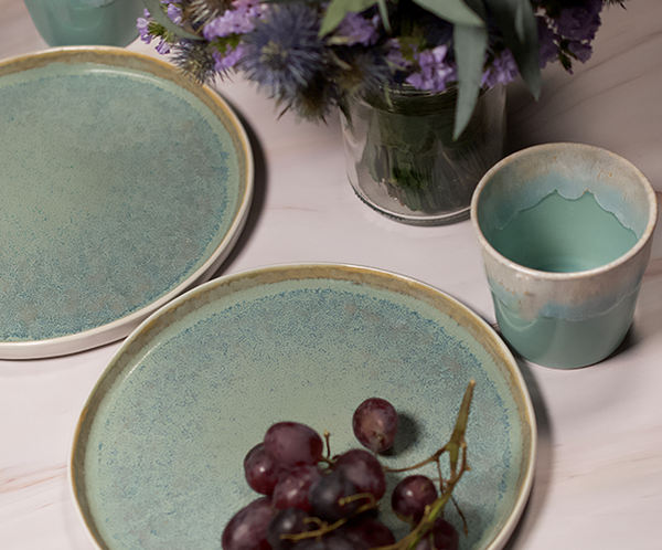 Turquoise sandy beach plate