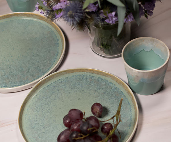 Turquoise sandy beach plate